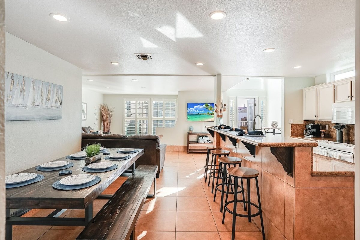 Massive Beach Home | Ocean View | Amazing Rooftop gallery image 4