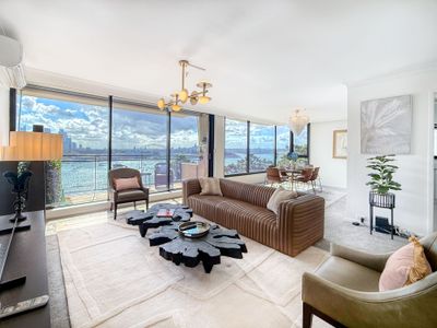 Splendid Harbour Bridge & Opera House Views: 3-Br