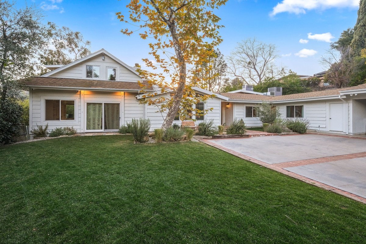 Private oasis with stunning views gallery image 4