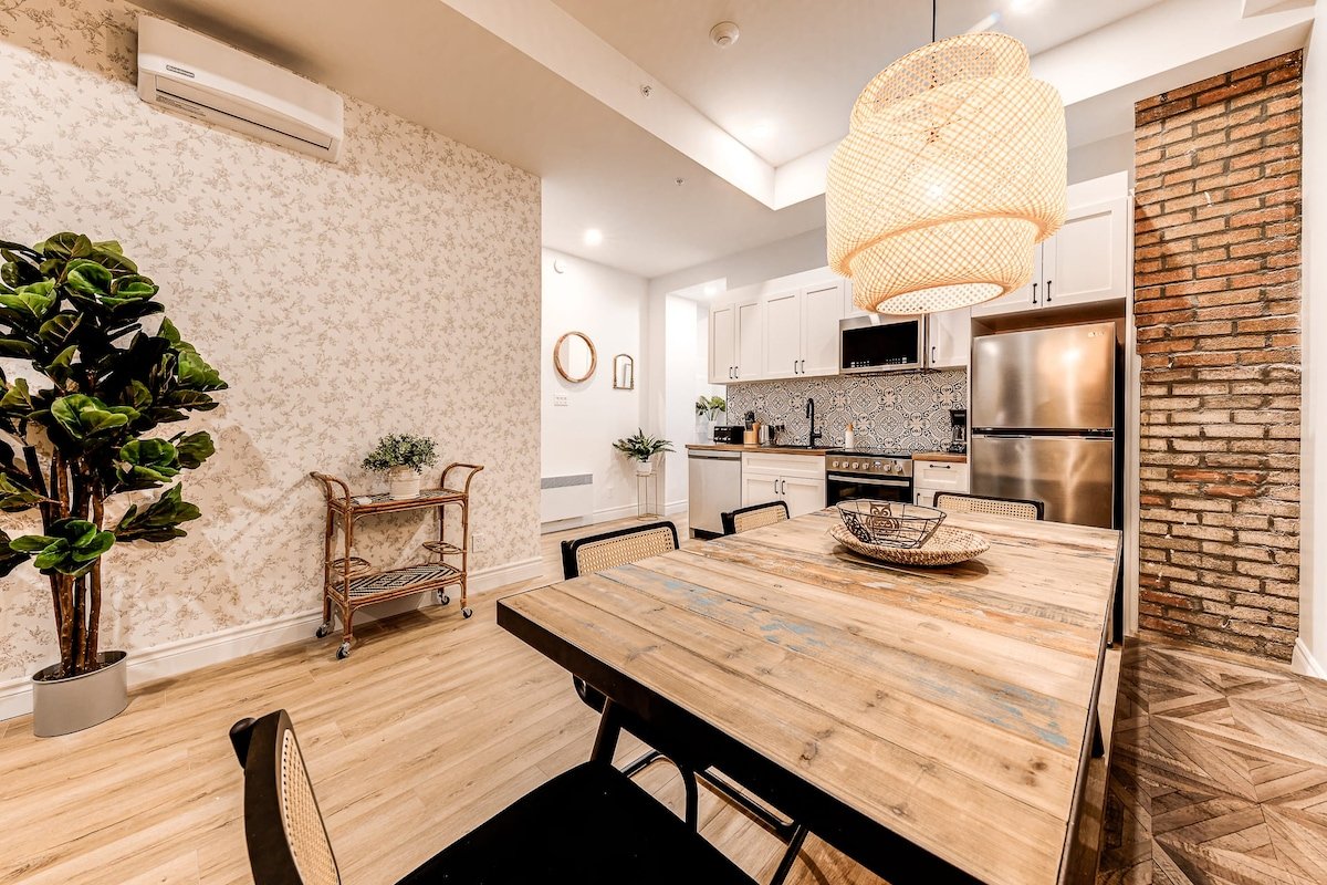 North House Bohemian Vieux Quebec Two Bedroom gallery image 5