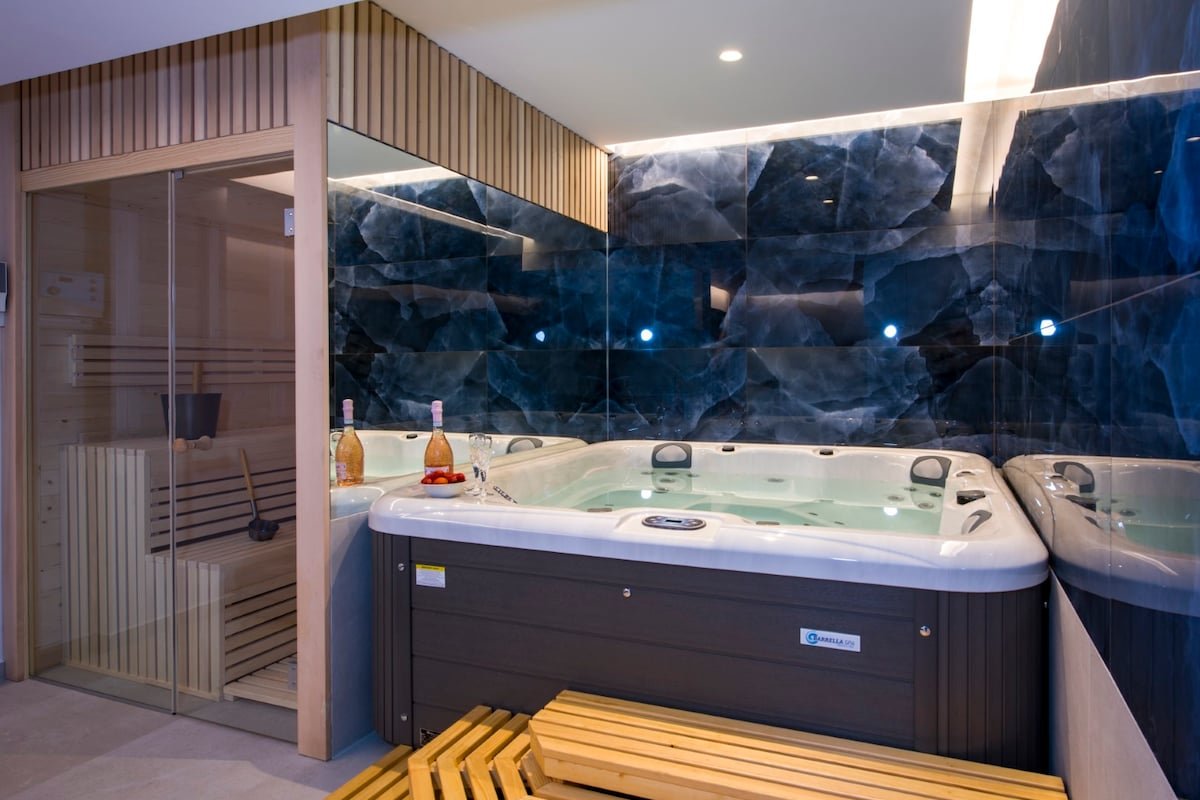 Brand New Lux villa-Sauna&Jacuzzi- Pvt Heated Pool gallery image 4