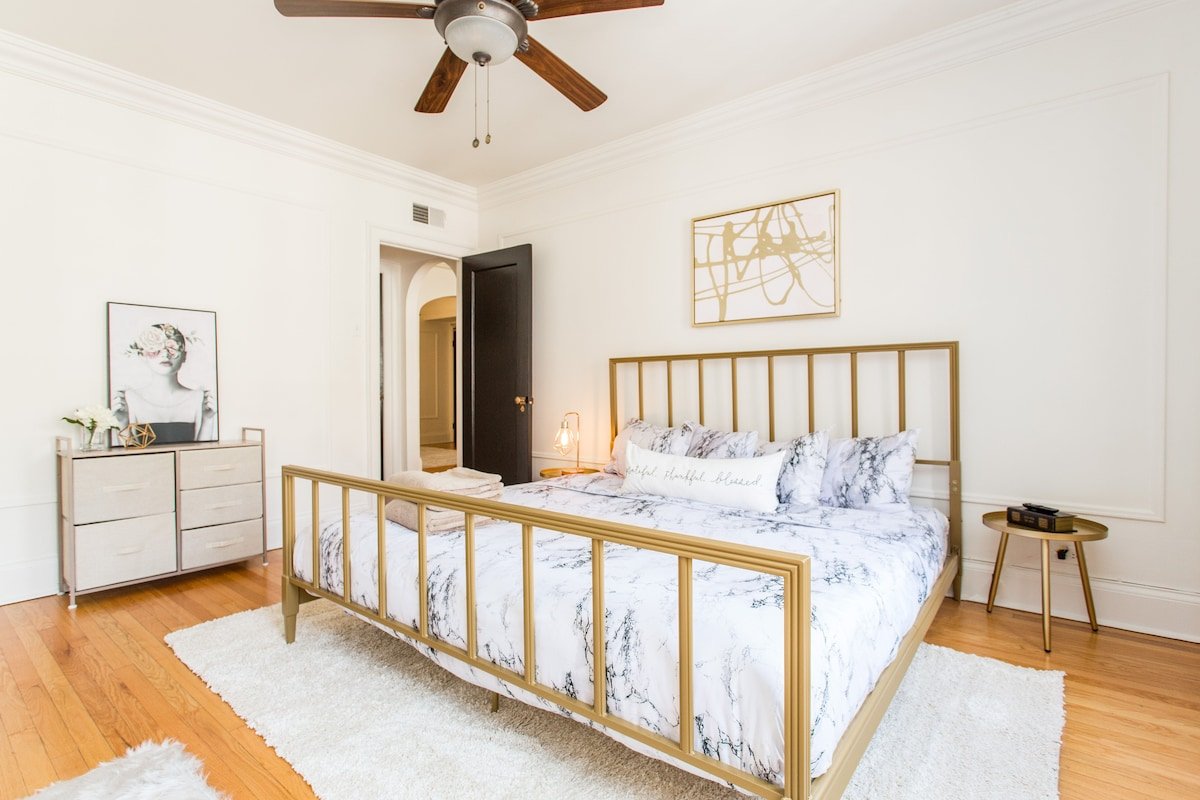 Downtown Mag Mile Sleep 20 | 6bd/6ba gallery image 3