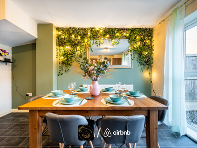 Comfy & Spacious 4BR Home for 9 with Parking