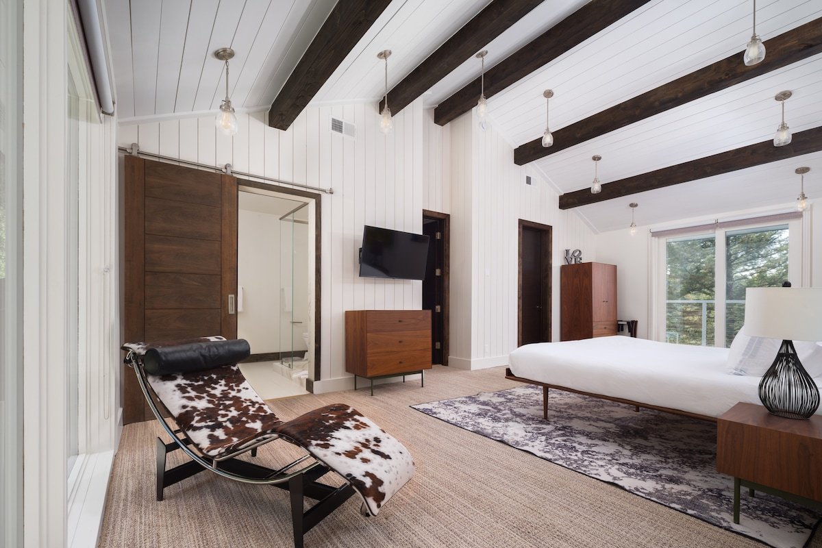 RMR: Montreux House in Teton Village gallery image 3