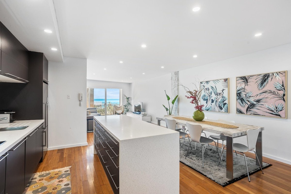 Apartment M401 – coastal style and luxury awaits! gallery image 4