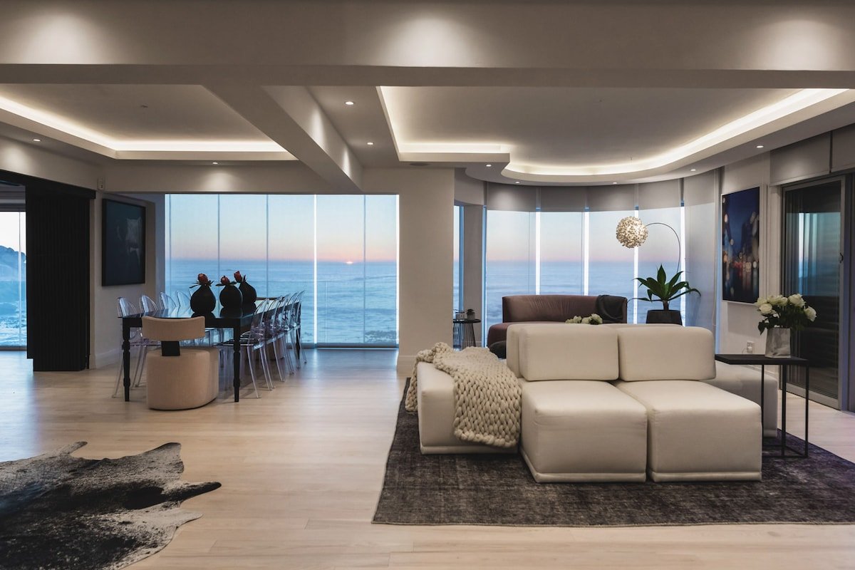 Bantry Bay Seaside Lux Apartment gallery image 2