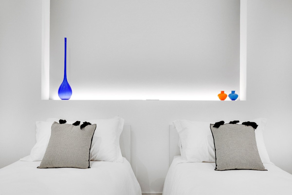 Terrace Luxury Loft, perfect for 14 people! gallery image 5