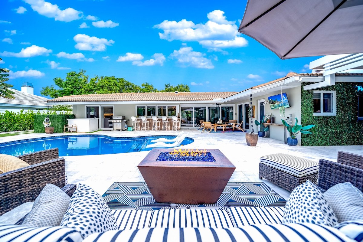 Heated SaltPool+HotTub! Golf Cart+1 Mile 2 Beach! gallery image 5