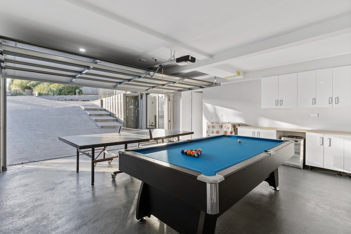 Luxury 5BR Family Group Retreat • Near Dandenongs gallery image 5