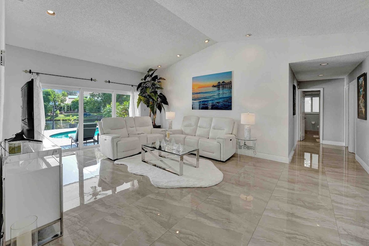 Calm & fun at Jacaranda gallery image 2