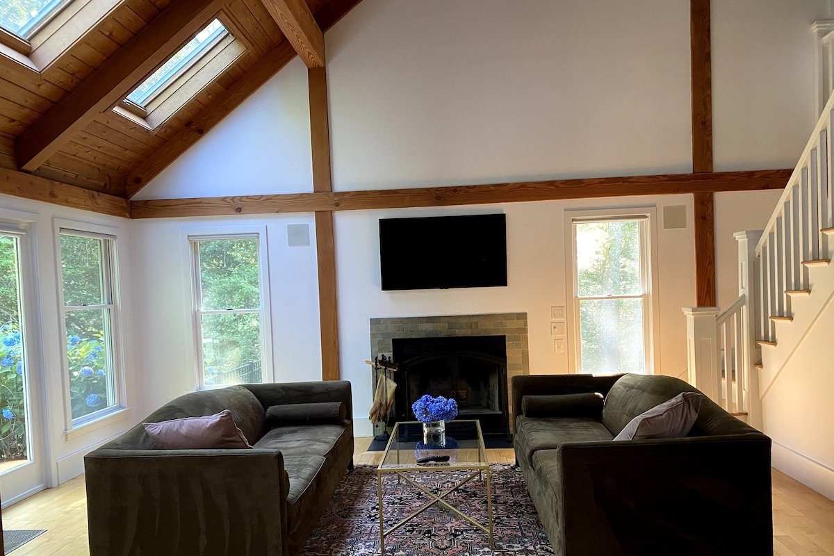 Modern Little Compton Cottage gallery image 5