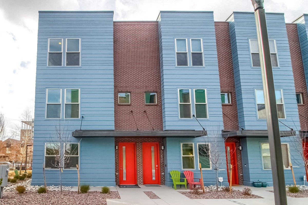 Modern downtown home w/ rooftop deck & fire pit!!
