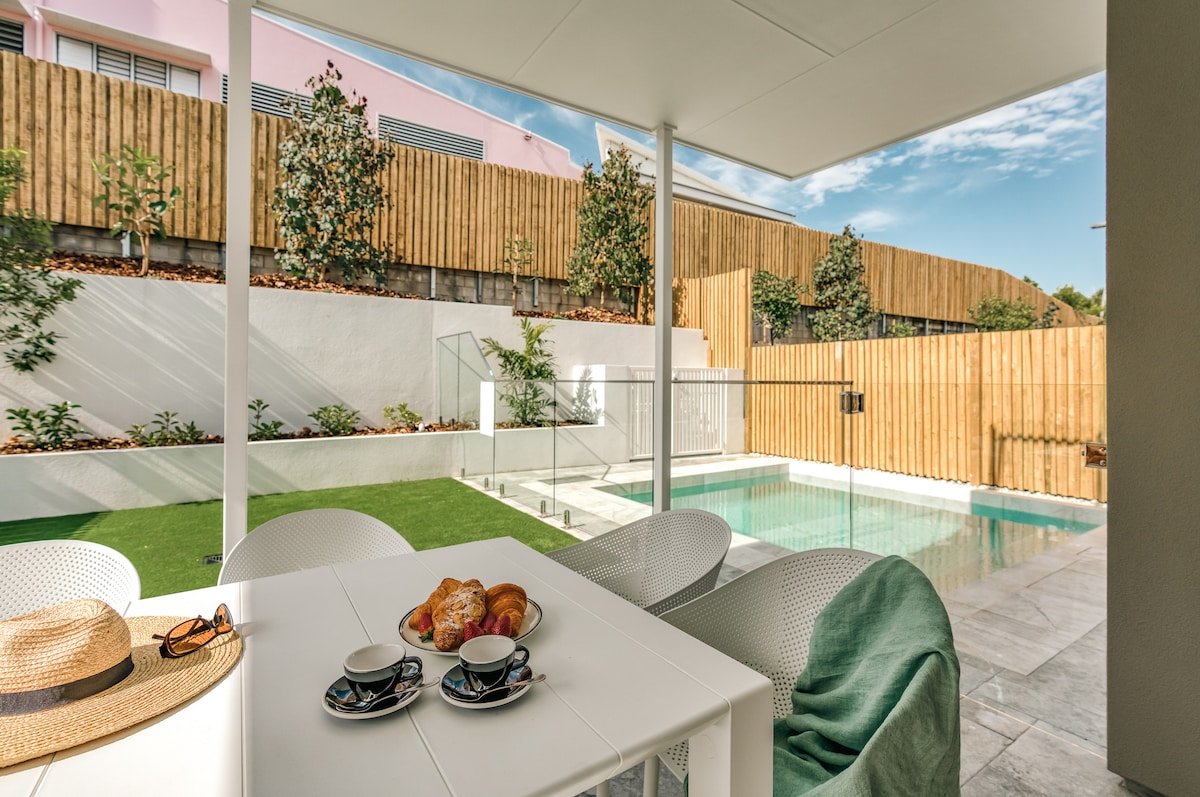 Essence Peregian Beach 5 Bedroom home Private Pool gallery image 2