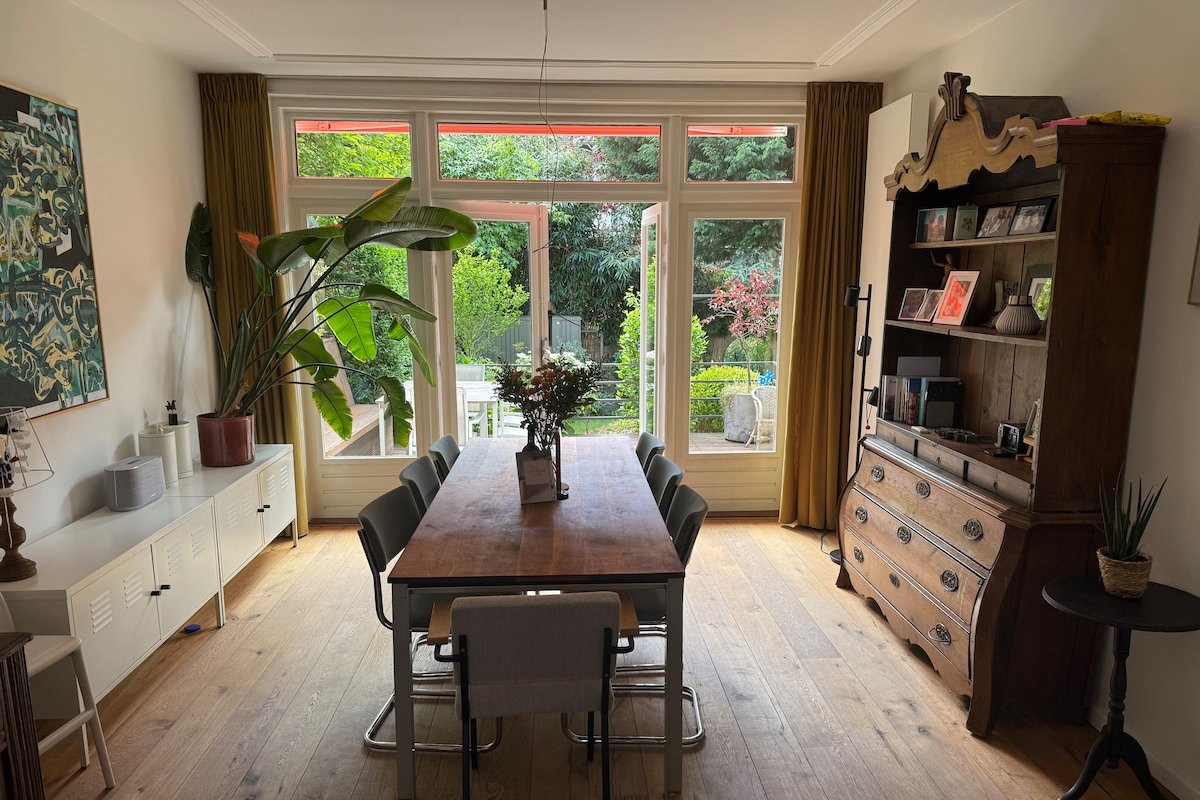 Spacious Family House with Garden in City Centre. gallery image 5