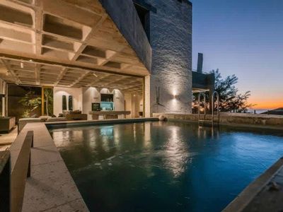 Luna Azul Loft – Ultra Lux Apt, Pool, Views