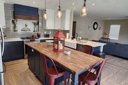 6 Bedroom Pool Farm House in the City gallery image 3