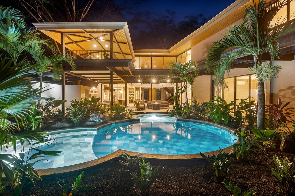 Luxury Villa-3 Mins to Beach-Fully Staffed