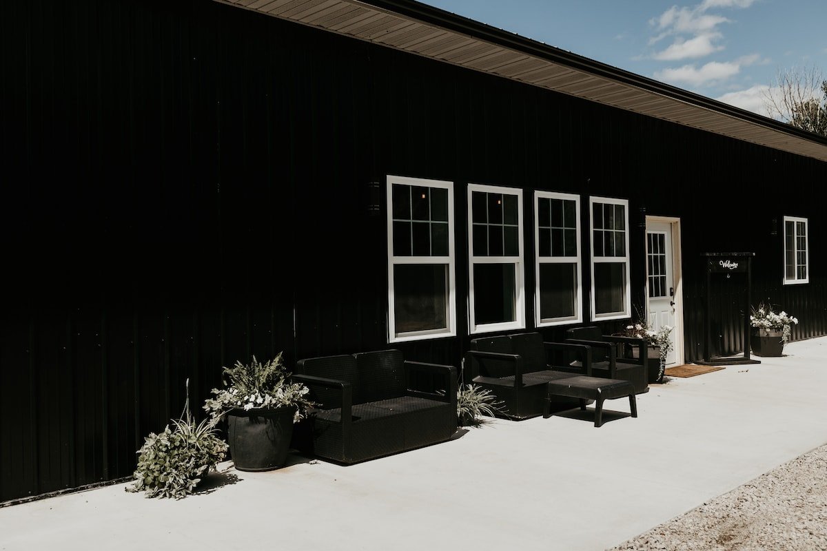 Black Steel Suites 1 gallery image 4