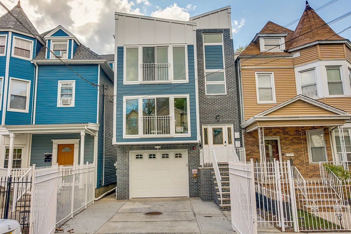 Cozy Rooftop Home, Near Downtown Newark, EWR & NYC gallery image 4