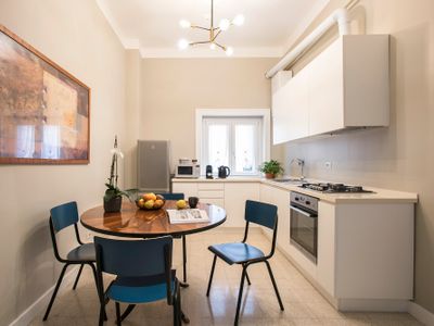 Sunny 2-Bedroom Flat near Vatican&Trastevere, Rome