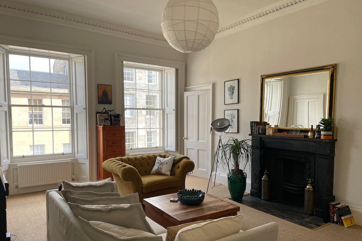 New Town Large 2 Bedrooms Apartment gallery image 3