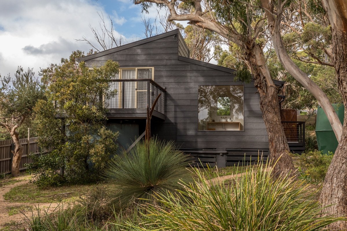 Bush Hideaway gallery image 2