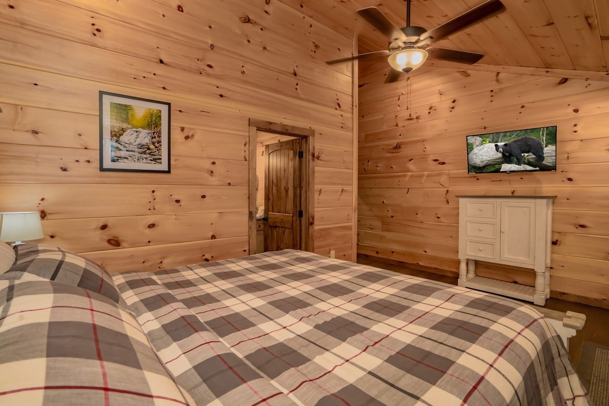 Take A Break: VIEWS*Secluded*Games*HotTub*Wifi*Fir gallery image 5