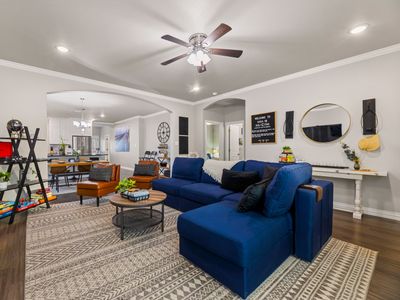 Casa De Solicitas, Near Stockyards, Sleeps 15!