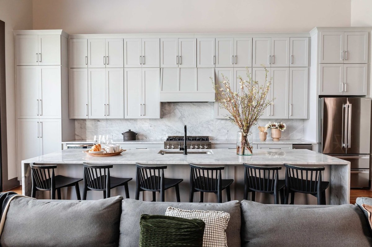 Expansive 7 Bedroom Home | Heated Pool & Spa gallery image 4