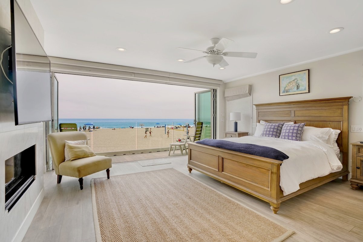 3 Story Oceanfront w/ Incredible View + Hot Tub gallery image 3