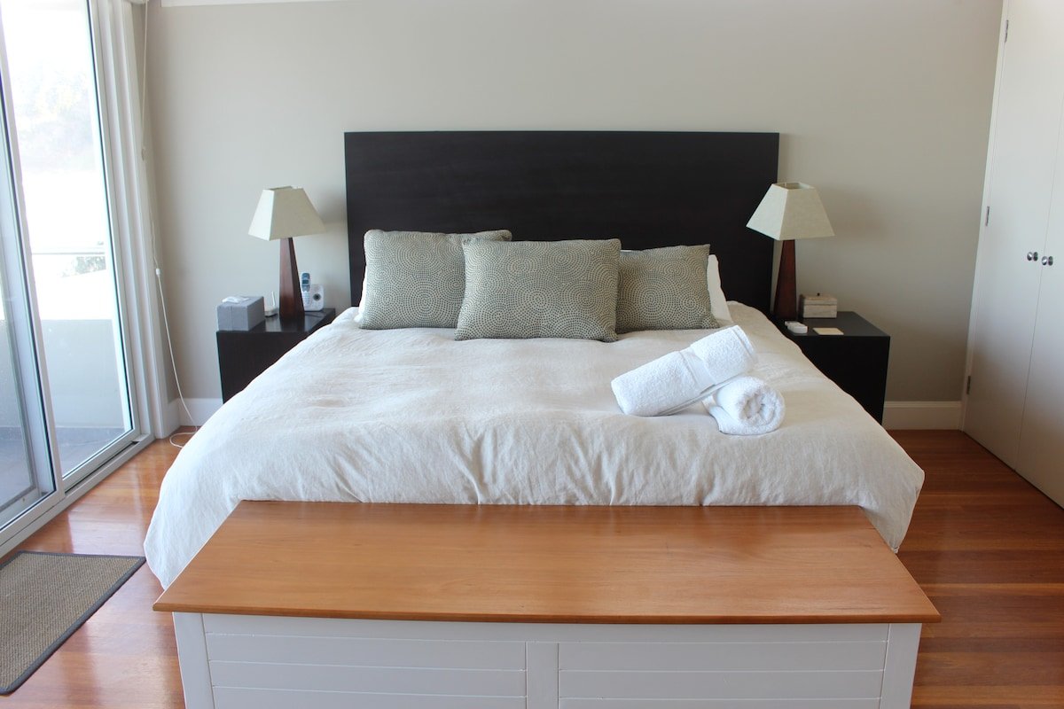 Azure on the Beach 1, Top 10 beachfront house. gallery image 5