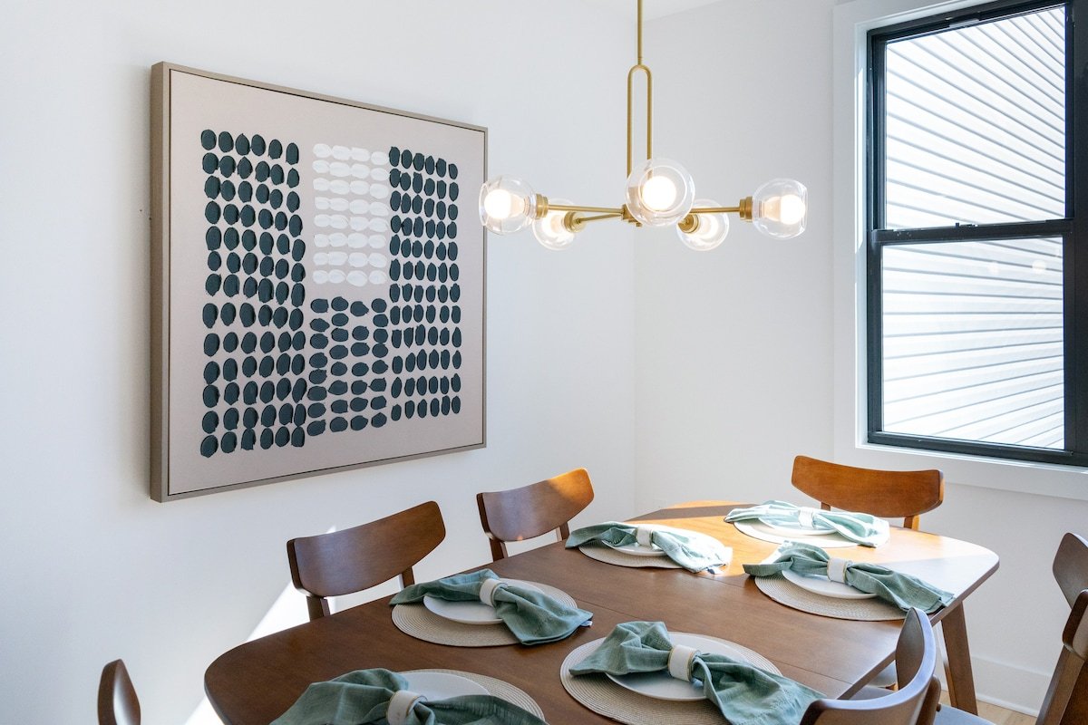 Luxe 4bd+Rooftop, next to Train gallery image 4