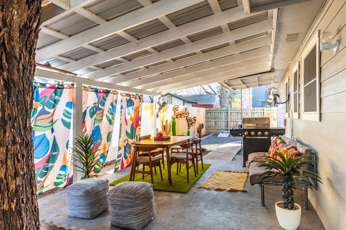 Huge 5BR compound! 1 Block to downtown & Rainey St gallery image 5