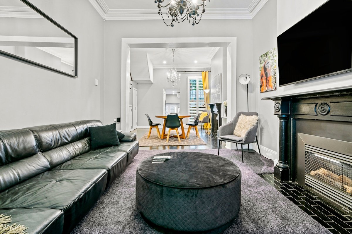 Ideally Located Stylish Modern Comfortable Terrace gallery image 5