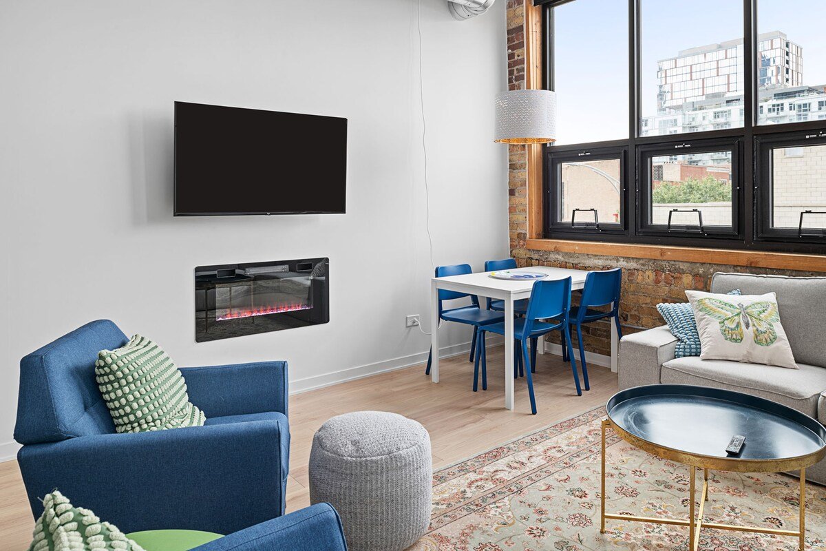 Gorgeous West Loop 3 Bedroom Loft gallery image 5