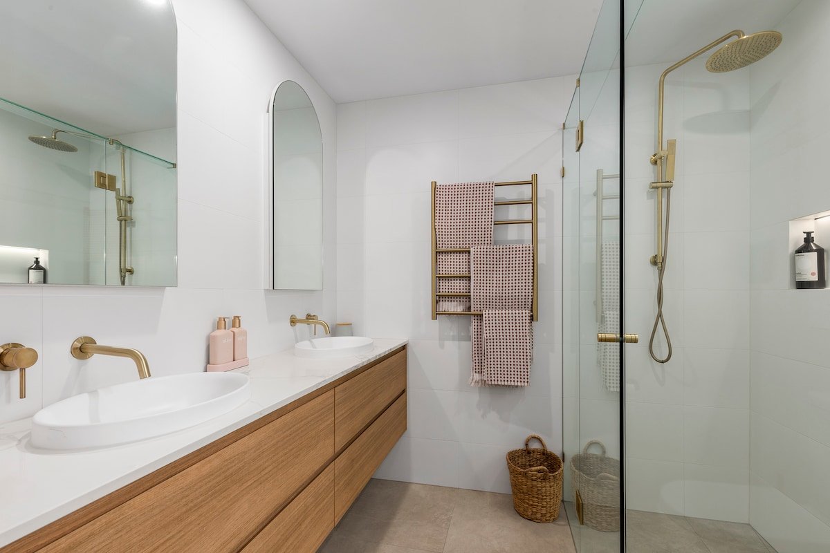 Coastal Retreat with Pool — Sleeps 10 gallery image 4