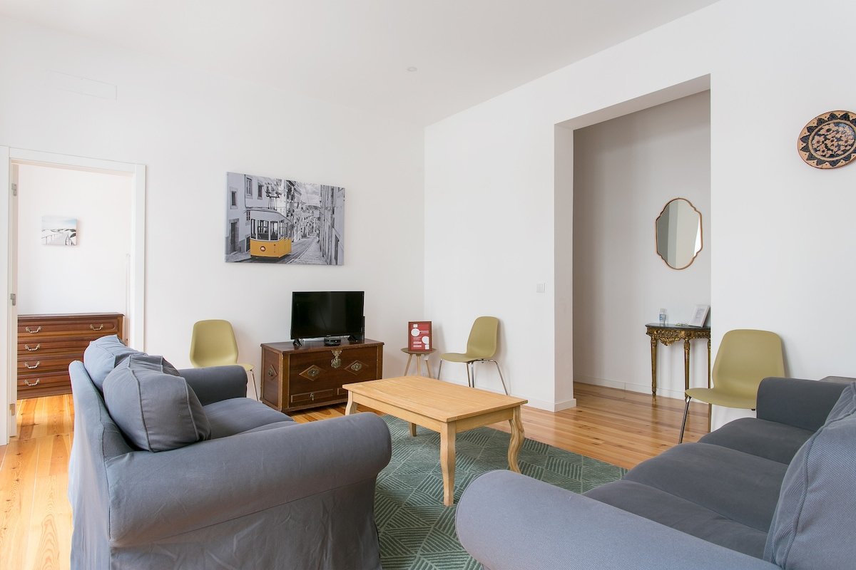 New! Kings Apartment III w/ exterior Patio gallery image 2