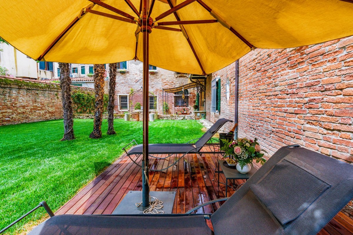 Corte della Palma Superb Venetian Garden gallery image 4