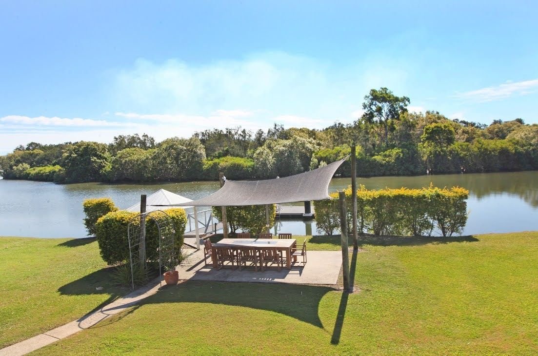 Absolute waterfront Homestead with pontoon gallery image 5