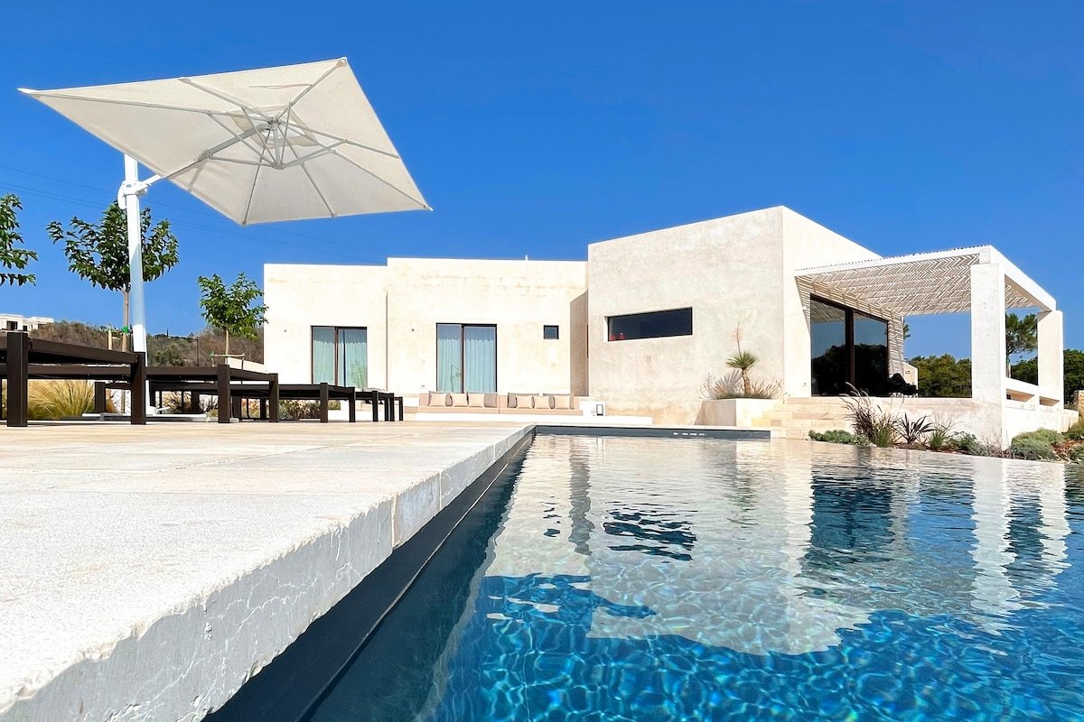 Villa CREA Infinity pool sea view gallery image 3