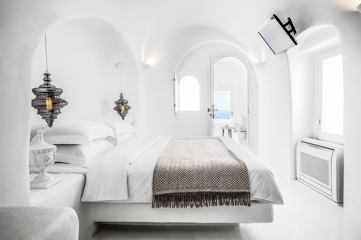 Erossea Villa Imerovigli Santorini gallery image 2