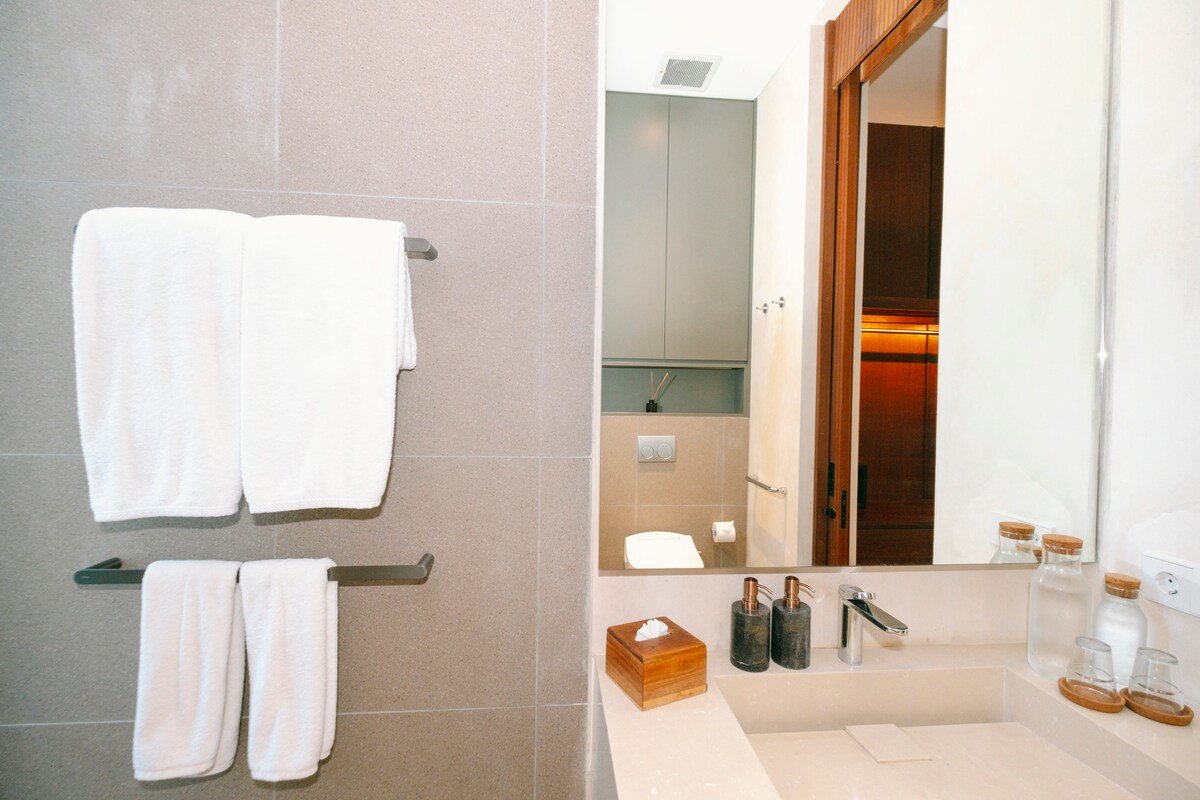 Akashi Residence: Pool Slide, Ice Bath, Gym, Chef gallery image 2