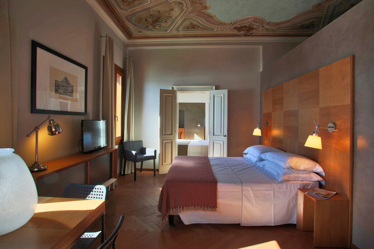 Ve.N.I.Ce. Cera Tintoretto Suite gallery image 2