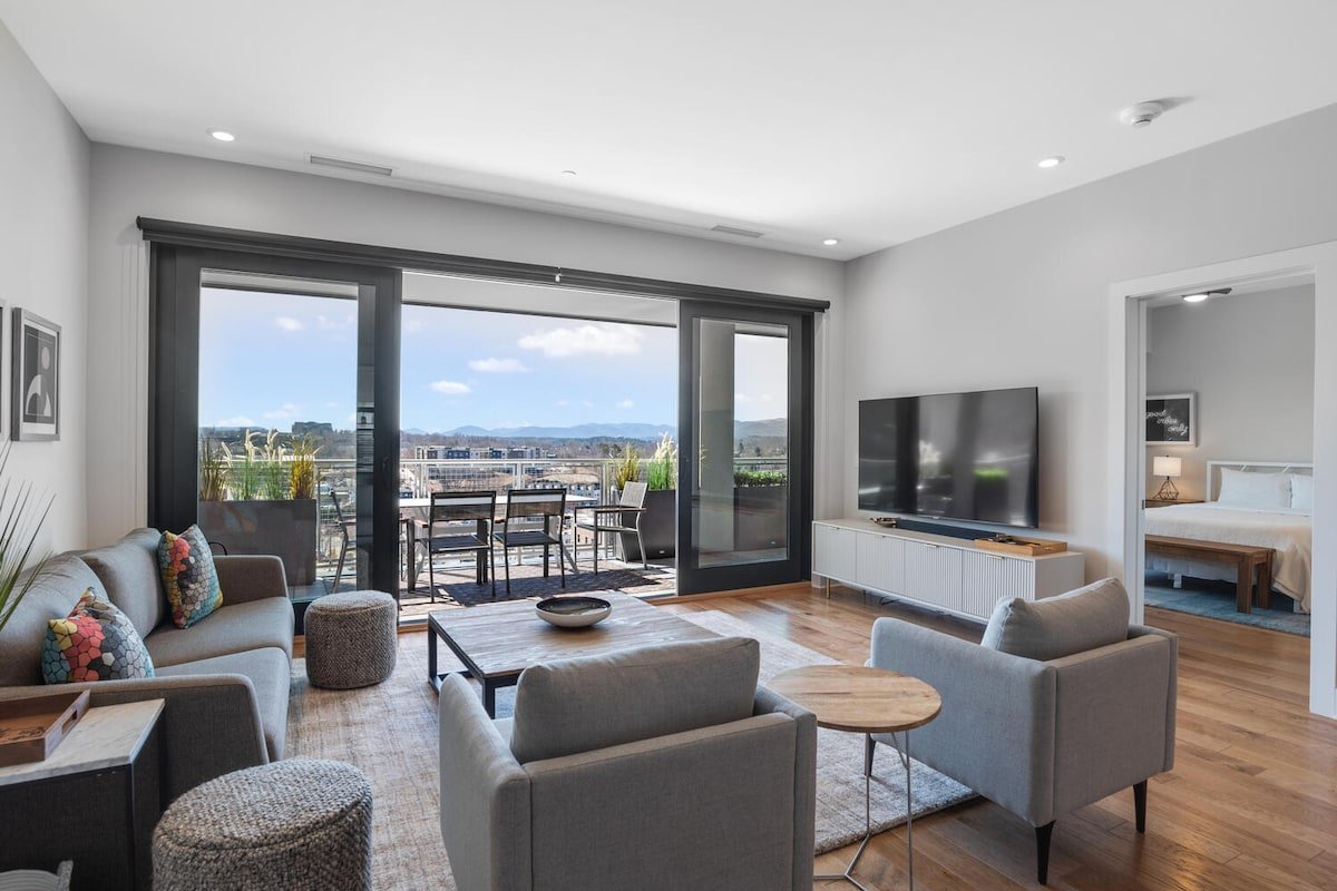 Modern South Slope Condo EV Charger 2 Parkng Spots gallery image 2