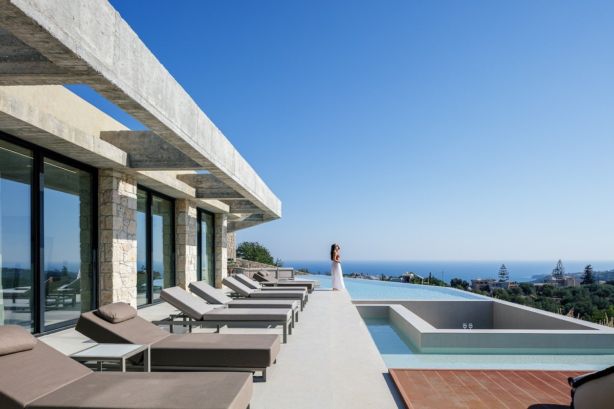 Modern Architecture with Daily Cleaning by etouri gallery image 3