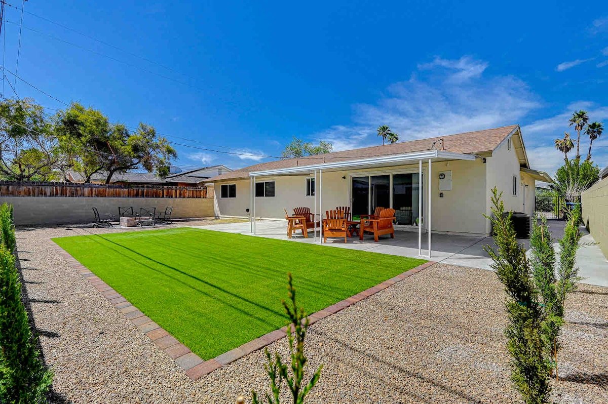 Vegas Baby-5 minutes to strip! gallery image 3