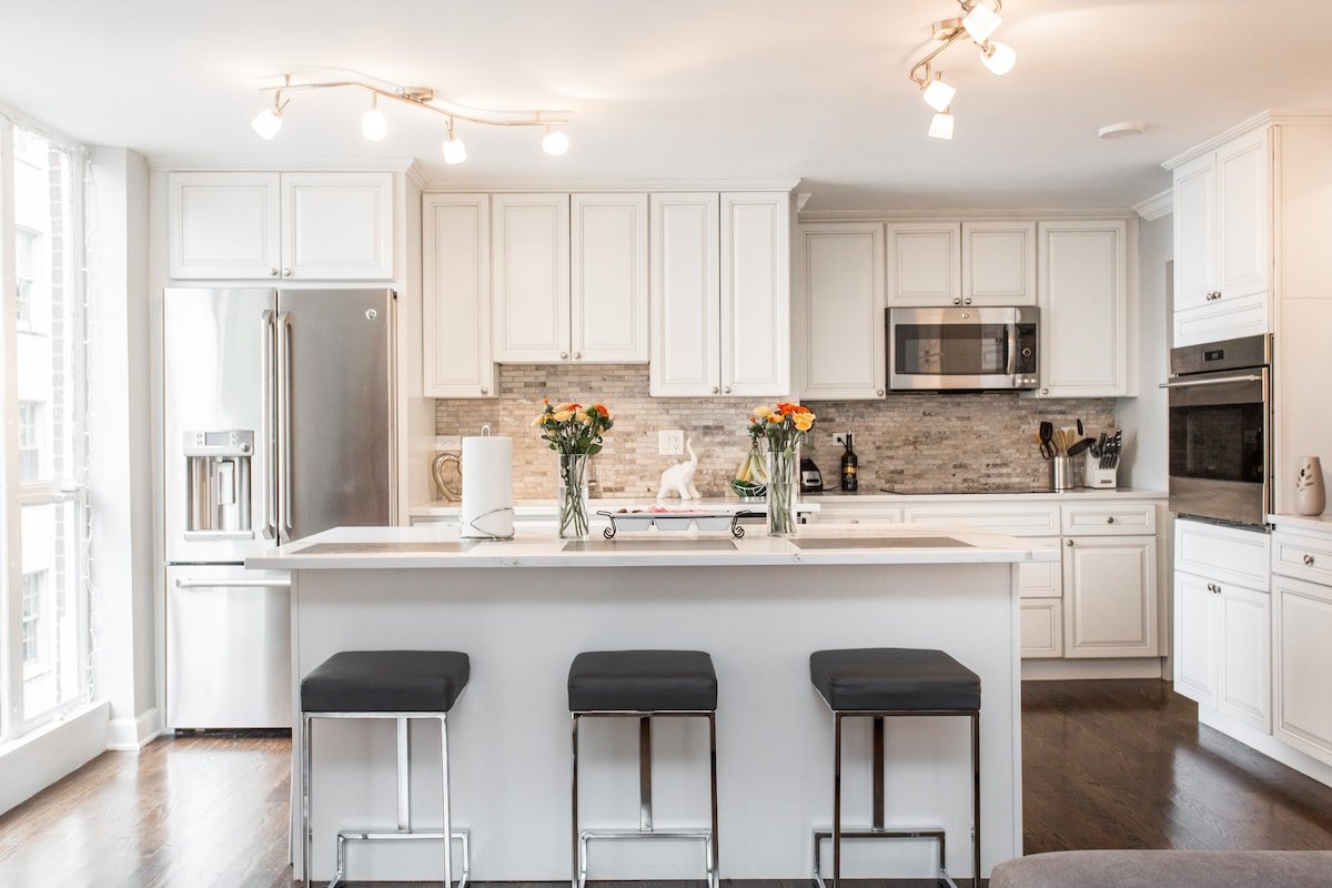 MAG MILE MEGA Entire Floor 4BD/4BA (+Roof/Gym) gallery image 5