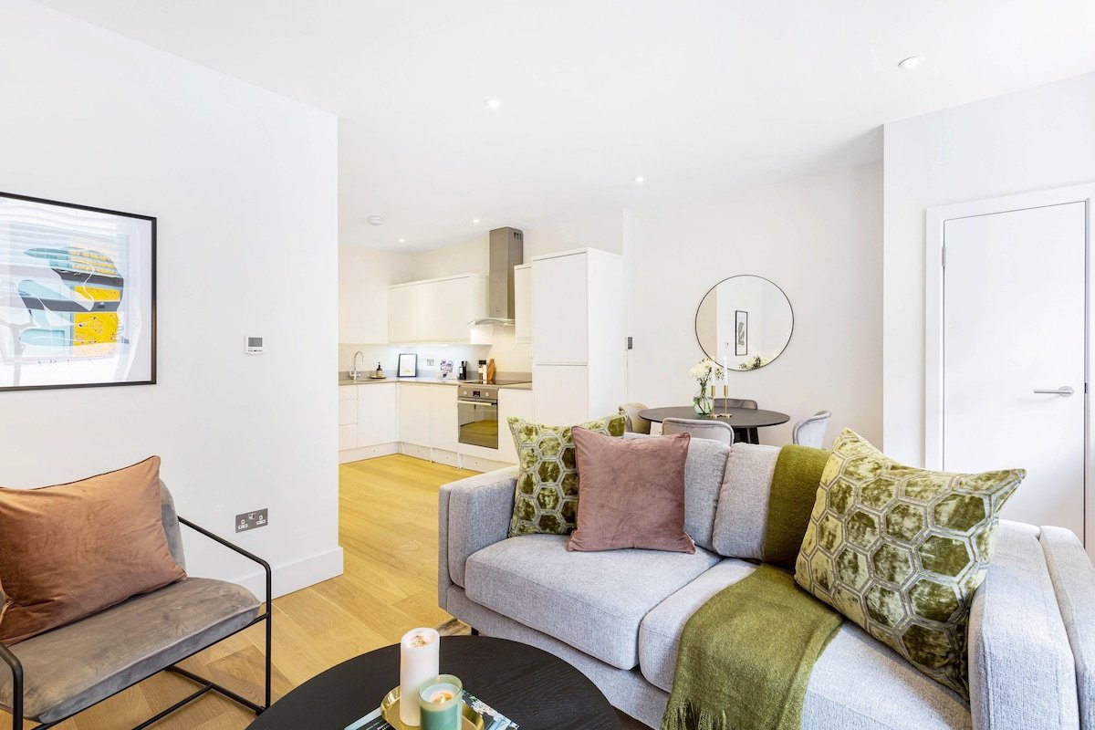 Soho apartment – above Breakfast Club! gallery image 2