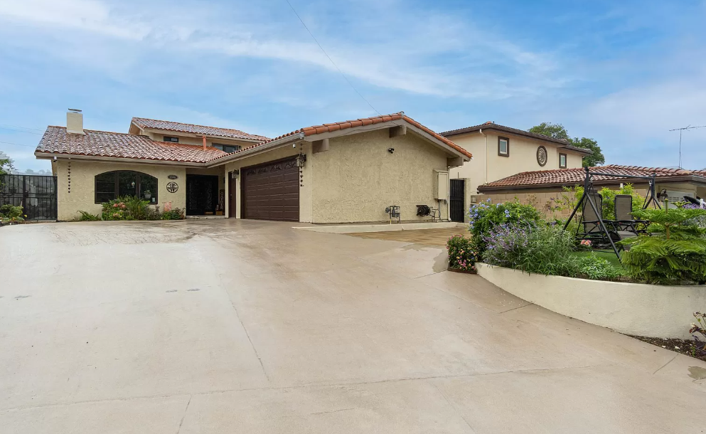 Luxury Big Home 1 mile from Beach