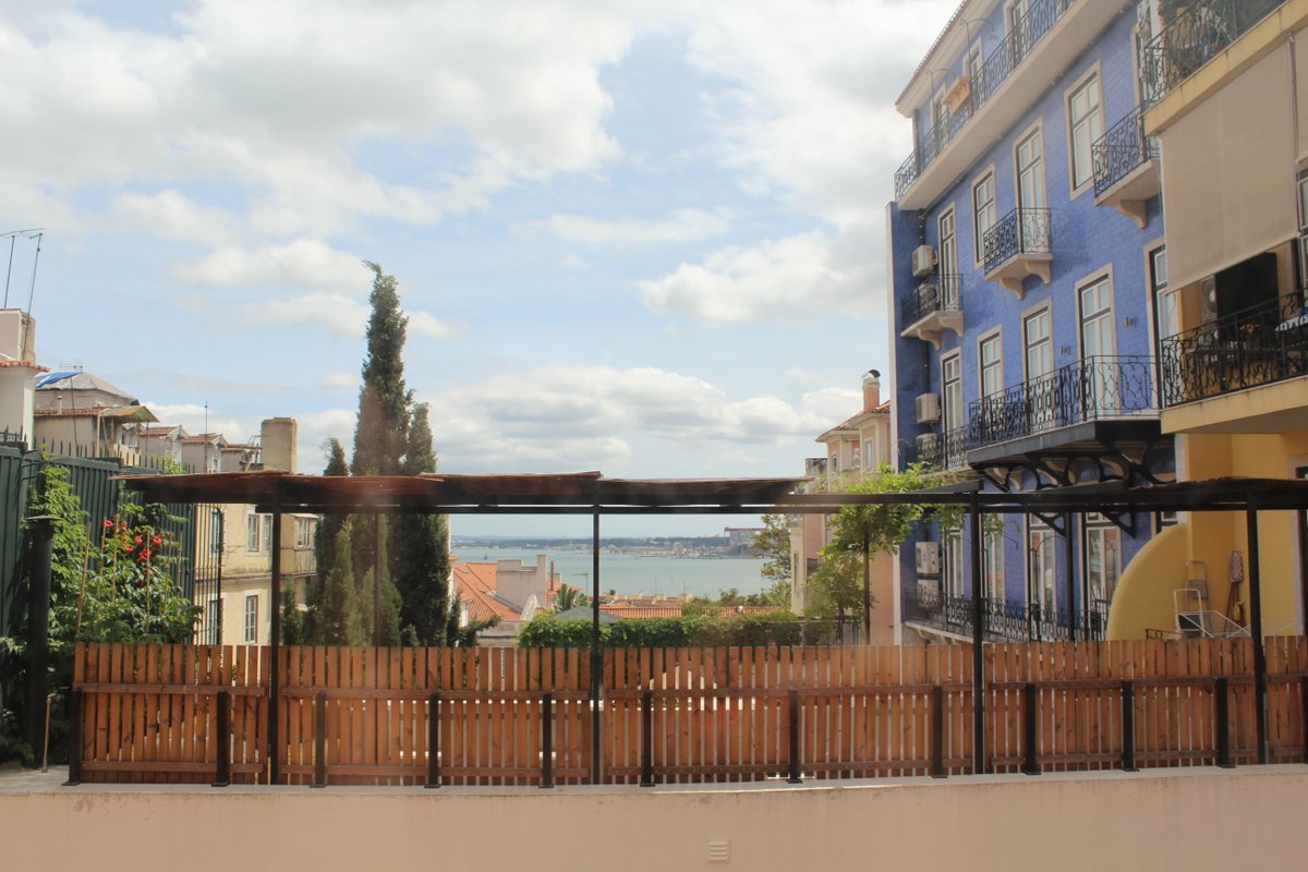 Flores – Triplex in Chiado w/ terrace & parking!